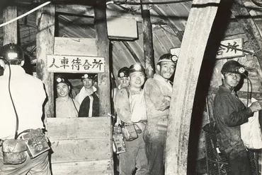 軍艦島(端島)の歴史と人々の暮らしとは？世界遺産登録までの道のりも解説？軍艦島 - 産業遺産と人々の生活