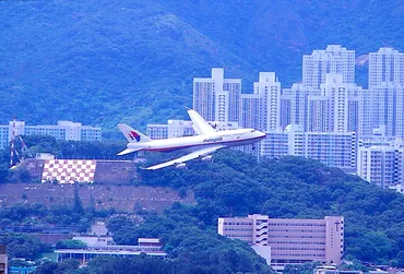 スリル満点！懐かしい啓徳空港の香港カーブ