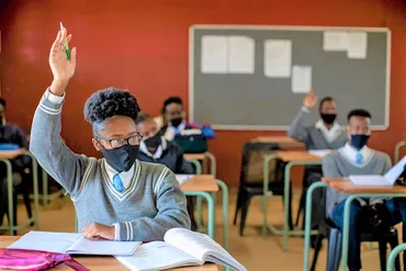 南アフリカ教育危機パンデミック開始以降~万人が退学暴動による学校破壊も追い打ち