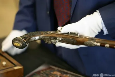 ナポレオン自殺未遂の拳銃丁、億円で落札仏政府は国宝に指定写真枚国際ニュース: