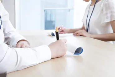 速記者の仕事内容・なり方・年収・資格などを解説