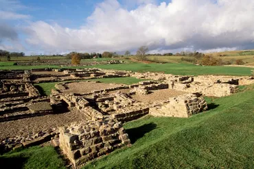 古代ローマ遺跡の発掘調査最前線！ヴィンドランダ遺跡とマグナ要塞の発見から紐解く歴史ロマン？ヴィンドランダ遺跡とマグナ要塞：古代ローマ時代の遺物から迫る兵士たちの生活