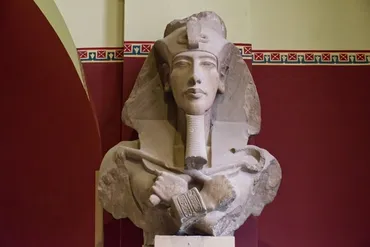 アメンホテプ4世(アクエンアテン)とはどんな人物?ツタンカーメンの父親を世界遺産マニアが解説