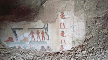 エジプトの古代都市から3人の高級官僚の豪華な墓が出土。碑文が所有者特定の鍵に