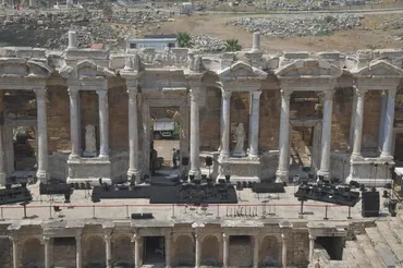 古代都市ラオディケア議場跡発見！遺跡と歴史的価値とは？ラオディケア議場跡とポンペイ遺跡、二つの古代都市の発見