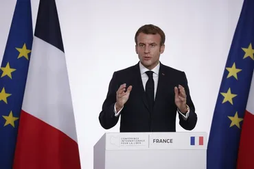 仏国旗の色変更、3年間知られず マクロン大統領の真意は?