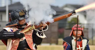 火縄銃の空砲とどろき歓声 大友宗麟鉄砲隊が演舞披露 大分