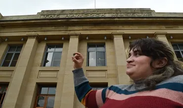 人生初の発掘調査で「9世紀の金のお宝」をいきなり発見、イギリス在住学生