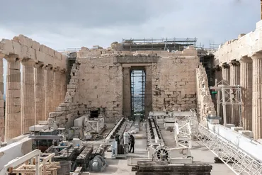 ギリシャ中央考古学評議会が歴史的決定:パルテノン神殿北壁の修復作業が開始