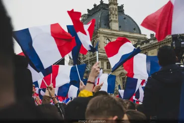 フランス国旗:誰が作ったのか、なぜ青、白、赤なのか?国章の歴史
