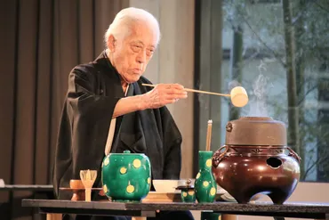 世界の平和と安寧を願い、祈りを。― 建学30周年・祈念献茶式
