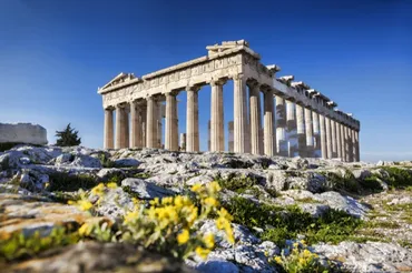 アテネのアクロポリス：古代ギリシャ建築の神髄に迫る！ (世界遺産？)アテネのアクロポリス：歴史、建築、美しさの象徴