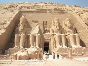 ラムセス2世ってどんな人？古代エジプトの英雄ラムセス2世の生涯とは？ラムセス2世：エジプト新王国最大の王
