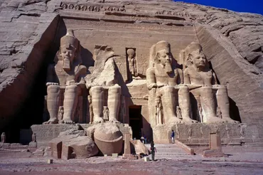 世界の絶景遺産】アブ・シンベル神殿 世界遺産成立のきっかけとなった古代エジプト文明の遺跡