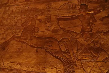 感動必至の世界遺産 アブシンベル神殿の歴史と見どころを紹介！ – 異国のおたより