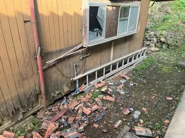 最大震度弱の地震から一夜長野県大町市では石垣の損壊や屋根瓦が落下…被害状況の確認進めるや高速道路は通常通り最大震度は回、震度は回観測