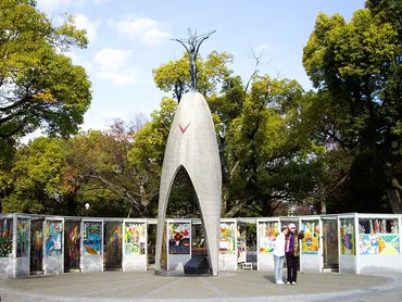世界へ羽ばたくサダコの折り鶴