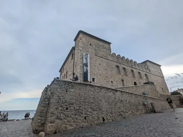 ピカソゆかりの地と美術館を巡るフランス旅!パリ・ニースで見られる代表作品と画家の生涯【出没年・墓地】