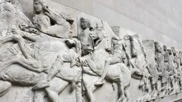 大英博物館で展示のパルテノン神殿の彫刻は「イギリスに所属」=英文化相