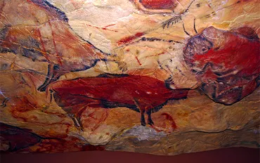 :ネアンデルタール人が描いた最古の洞窟壁画発見か