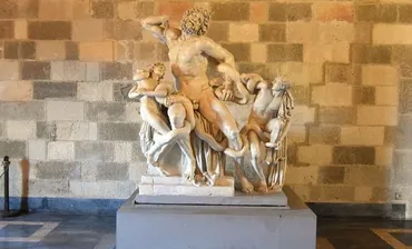 ギリシャ彫刻「ラオコーン像」にまつわる旅ストーリー