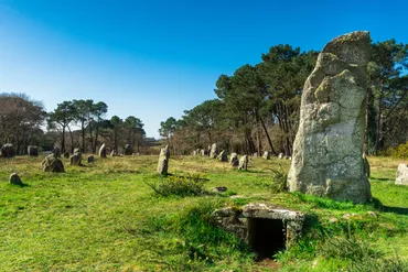 フランスの世界遺産候補「カルナック列石(カルナックとモルビアン湾の巨石群)」とは?世界遺産マニアが解説
