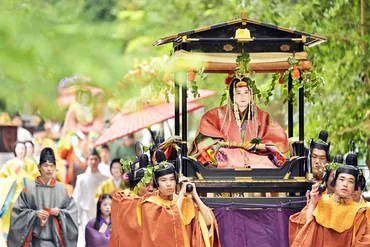 葵祭「路頭の儀」人の王朝行列、古都を歩く万人を魅了