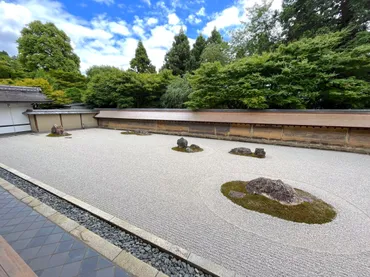 龍安寺庭園゛石庭゛―世界遺産…京都市右京区の庭園。