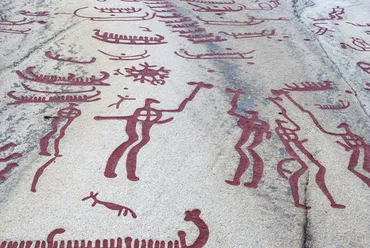 タヌムの岩絵群の謎？：世界遺産が語る青銅器時代のスカンジナビアの暮らしとは？タヌムの岩絵群：北欧青銅器時代の芸術と人々の暮らし