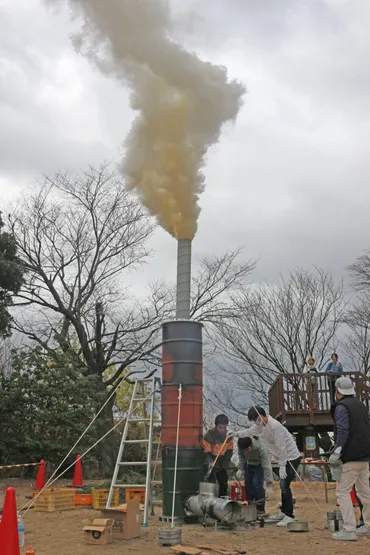 空に舞う煙、飛鳥の都へ 奈良県王寺町などが連携「明神山烽火プロジェクト」 烽火リレーで伝達時間検証